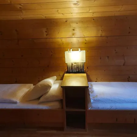 Baeckenhaeusl Huetten Komfortzimmer Casa de hóspedes 4*